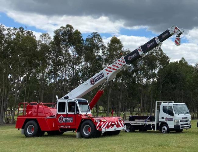 Towns-Cranes-Mobile-Crane-Hire-Slewer-Crane